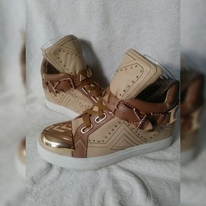 Ivy Kirzhner Lunar Nude Gold buckle sneaker sz 7